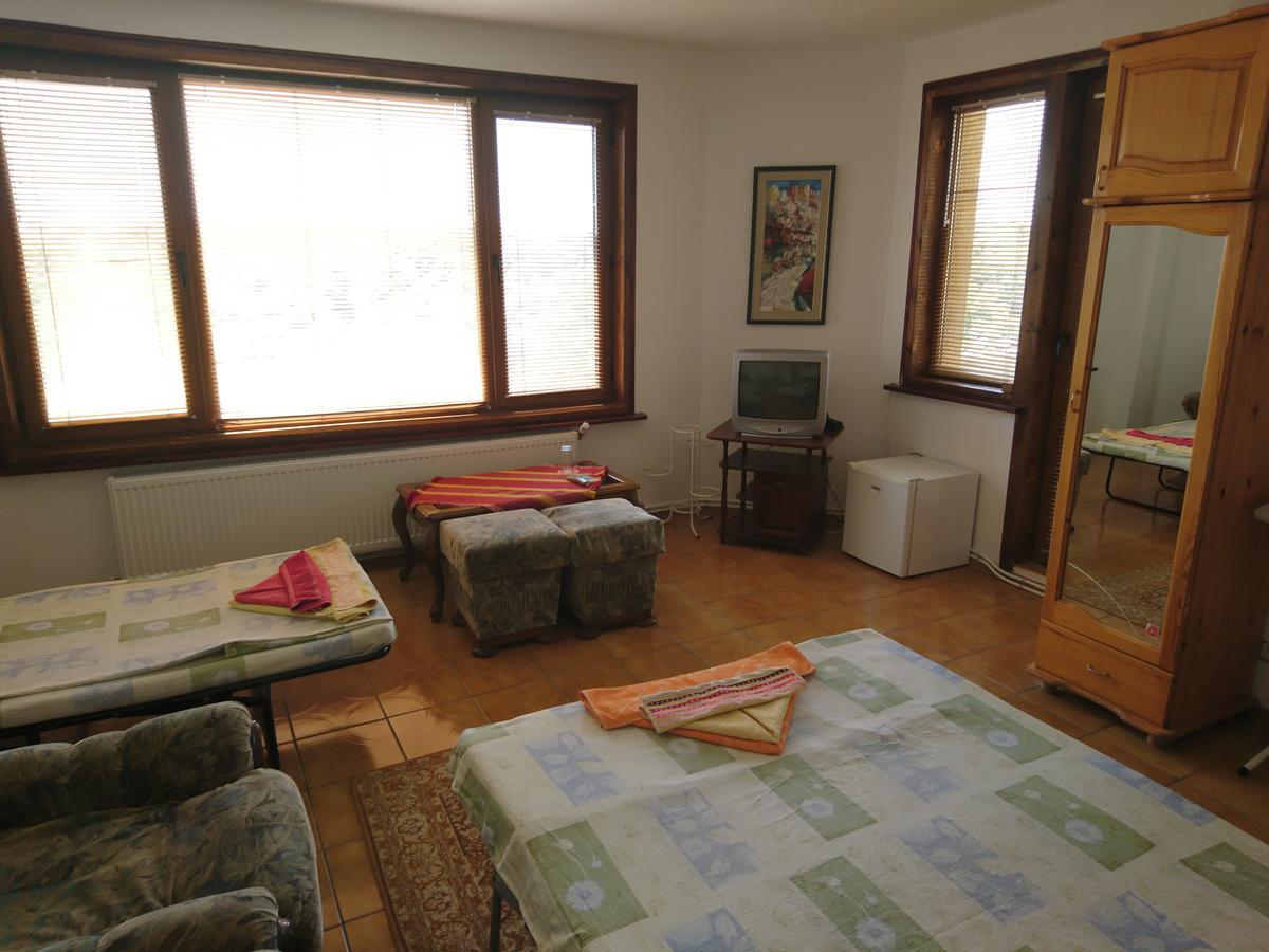 Guest House Nash Dom Καβάρνα Εξωτερικό φωτογραφία